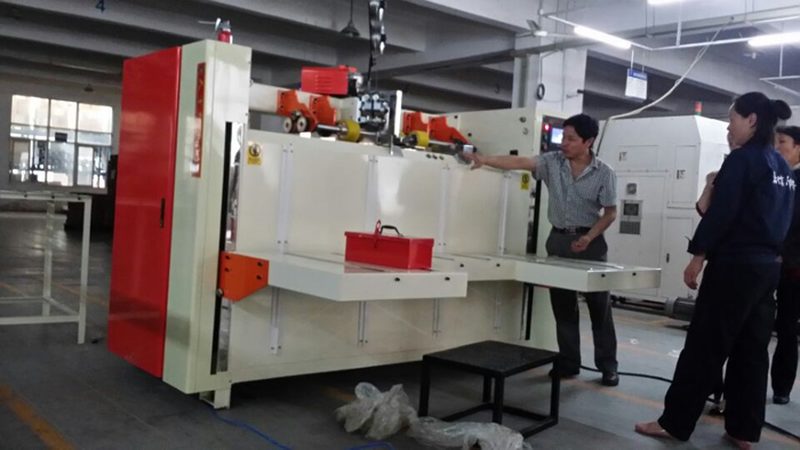贴标机与热转印打码机：功能差异与适用场景解析